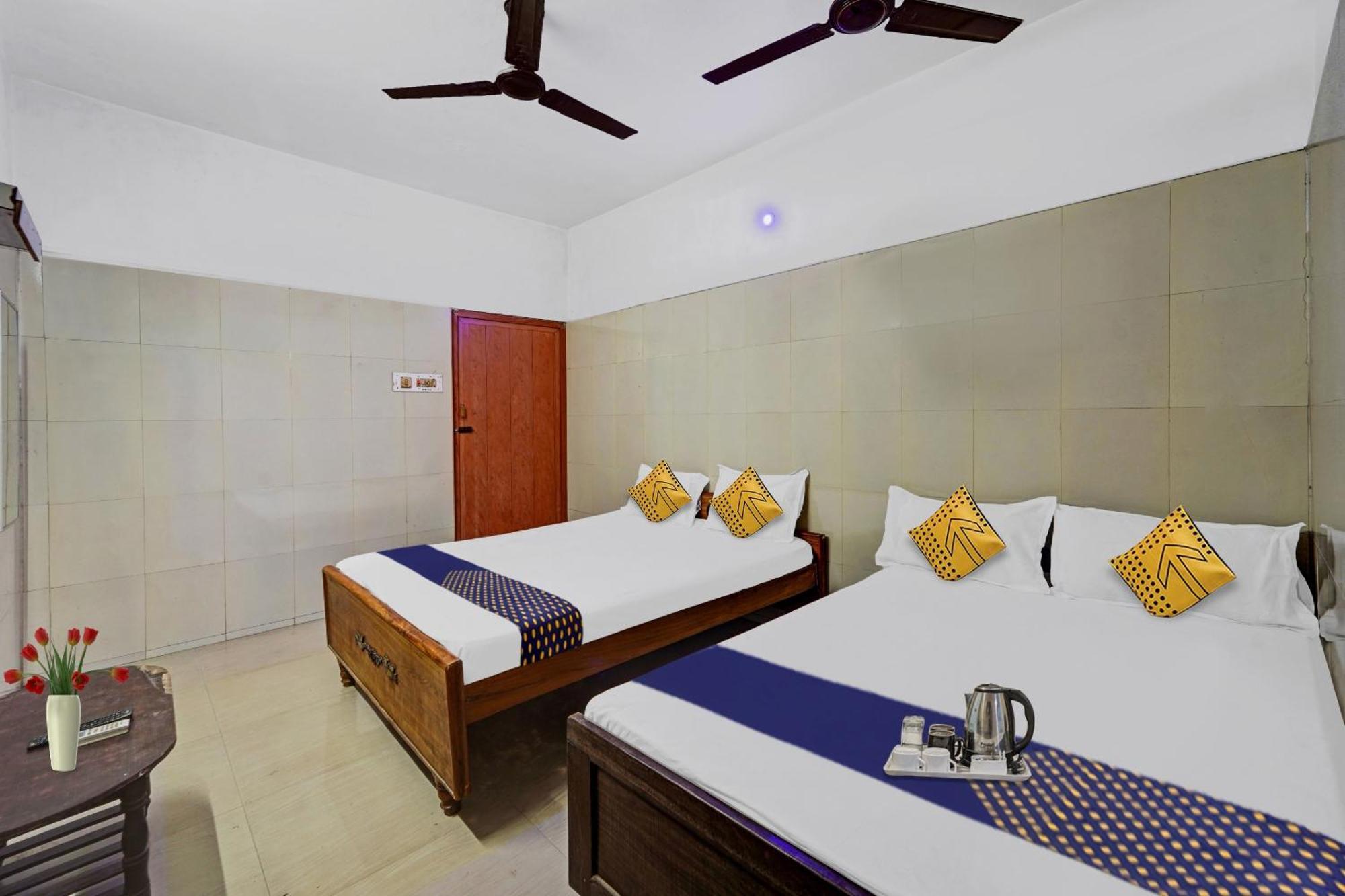Spot On New Golden Star Guest House Near Thirumangalam Metro Station Chennai Exterior photo