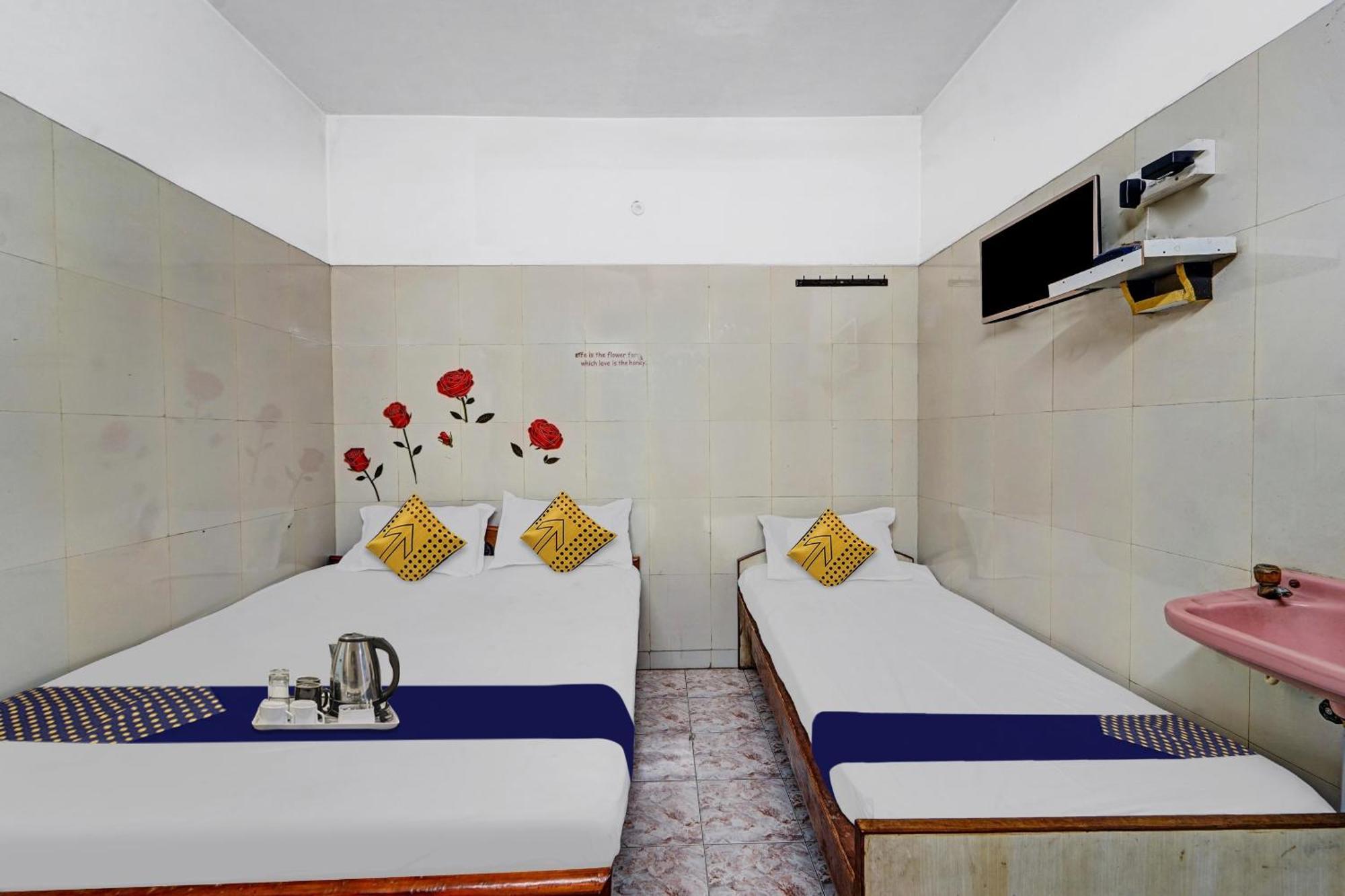 Spot On New Golden Star Guest House Near Thirumangalam Metro Station Chennai Exterior photo